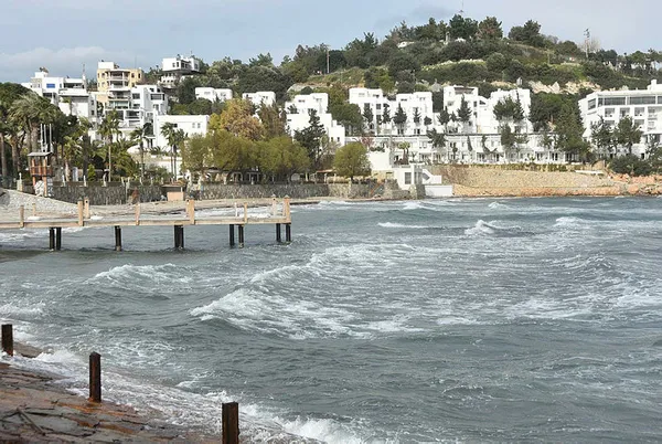 bodrumda-feribot-seferlerine-firtina-engeli-1677426769295.jpg Bodrum'da feribot seferlerine fırtına engeli - 3
