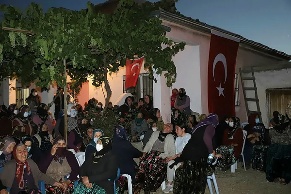 kuzey-irakta-2-asker-sehit-oldu-milli-savunma-bakanligi-son-dakika-olarak-duyurdu-1627418028079.jpg Kuzey Irak'ta 2 asker şehit oldu: Milli Savunma Bakanlığı son dakika olarak duyurdu - 5