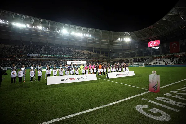 bitexen-giresunspor-besiktas-maci-canli-anlatim-ilk-11ler-mac-hangi-kanalda-canli-macin-hakemi-kim-1665253385727.jpg Bitexen Giresunspor - Beşiktaş: 0-1 | Tayyip Talha Sanuç Kartal'ı yüksekten uçurdu - 1