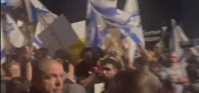 Binlerce İsrailliden Netanyahu’nun evinin önünde protesto! Tüm dünya Filistin için sokaklara döküldü