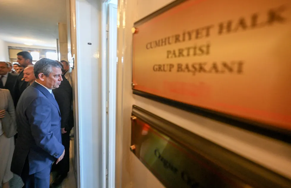 CHP’de ipler koptu! "Özgür Özel kendi iradesiyle hareket etmiyor" - 6