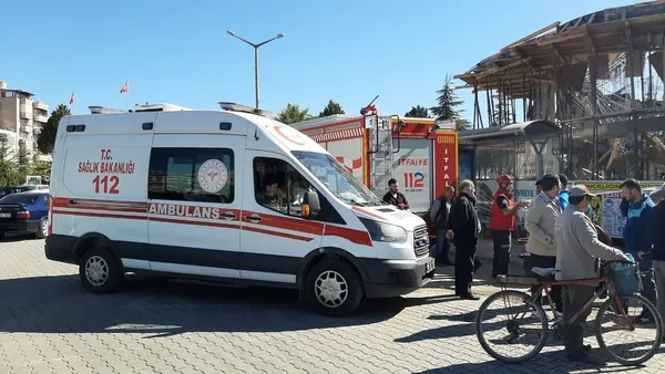 1666442092531.jpg Balıkesir'de inşaat çöktü! 5 işçi yaralandı - 3