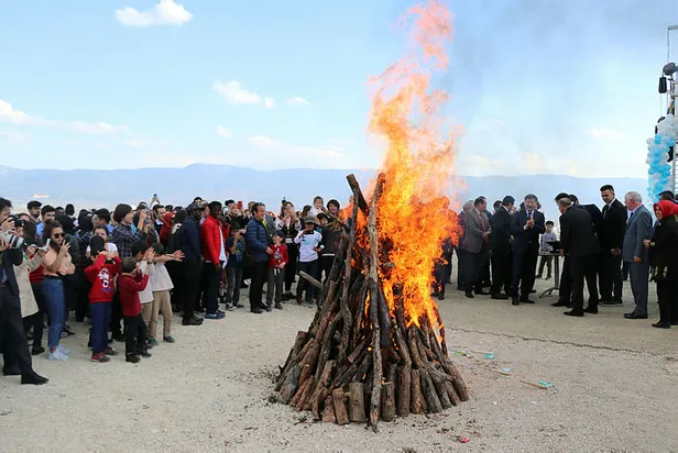 nevruz-nedir-ne-demen-2022-nevruz-bayrami-ne-zaman-nevruz-kutlamalari-adetleri-ve-gelenekleri-nelerdir-1647679705586.jpg
