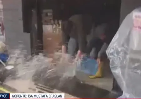 İzmir’de felaketin boyutu gün ağarınca ortaya çıktı! İşte esnafın hali... Belediye önlem almadı
