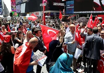 15 Temmuz şehitleri Times Meydanı'nda anıldı