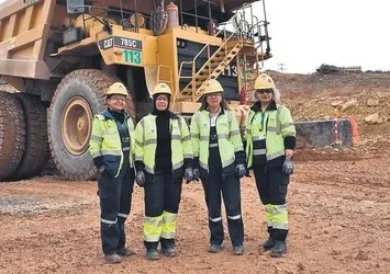 "Kadınlar yapamaz" algısını yerle bir ettiler! Altın madeninin çelik bilekli kadınları