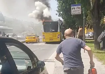 Kağıthane'de İETT otobüsü cayır cayır yandı! Tüpünü alan vatandaş koşarak söndürdü...