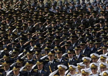 3 general ve 1 amiral tahliye edildi