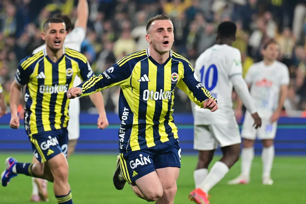 sampiyonluk-dugumu-rams-parkta-cozuluyor-yapay-zeka-dev-derbiyi-analiz-etti-1777131980235.jpg Şampiyonluk düğümü Rams Park’ta çözülüyor! Yapay zeka dev derbiyi analiz etti - 11