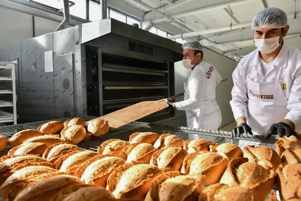 İzmir'de ekmeğe yüzde 25 zam! Ekmeğin yeni fiyatı 5 lira oldu