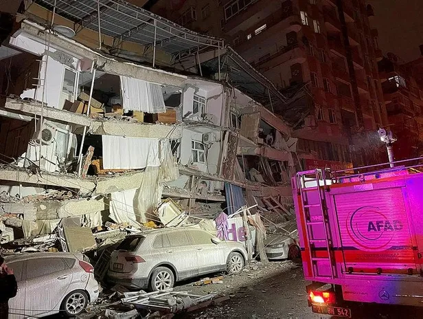 Kandilli Rasathanesi Müdürü Prof. Dr. Haluk Özener’den 7,7 büyüklüğündeki deprem hakkında tsunami uyarısı! Denizlerde dalgalar yükseldi