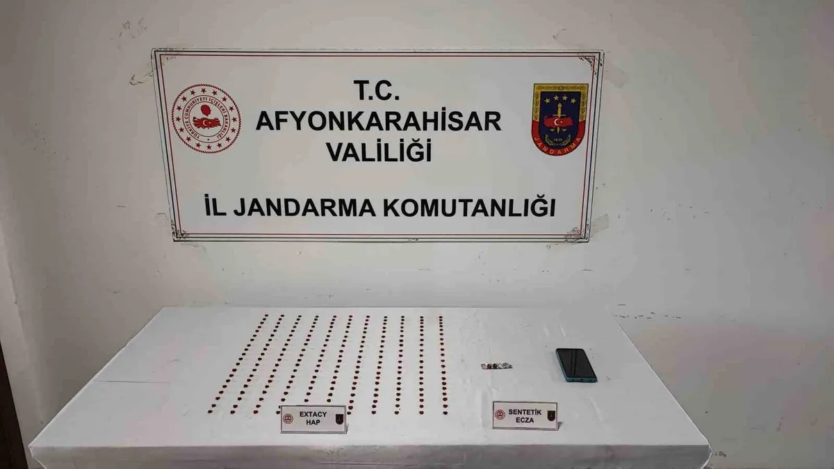 İzmir'den getirdiği uyuşturucu hapları satamadan yakalandı