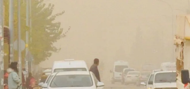 Şanlıurfa’nın Suriye sınırını toz bulutlu kapladı! Gökyüzü sarıya boyandı