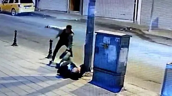 tekirdagda-kan-donduran-goruntu-bicagi-defalarca-saplama-sebebi-pes-dedirtti-1652256622227.jpg Tekirdağ’da kan donduran görüntü! Bıçağı defalarca saplama sebebi ‘pes’ dedirtti - 2