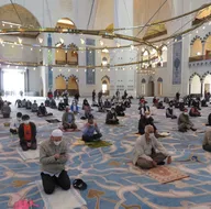 Son dakika: Çamlıca Camiinde günler sonra Cuma namazı! İşte alınan tedbirler ve ilk kareler