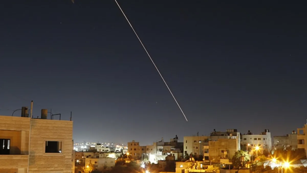 Yemen'den İsrail'e "Gazze" saldırısı! Filistin-2 füzesiyle Tel Aviv panikte: Husiler gücünü hangi ülkeden alıyor?