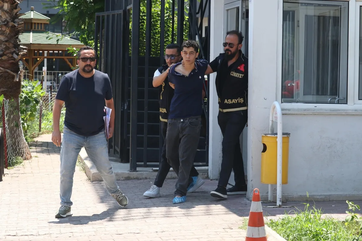 Antalya'da kardeşinin "İçine şeytan girdi" diyerek saldırdığı genç kızdan acı haber - 3