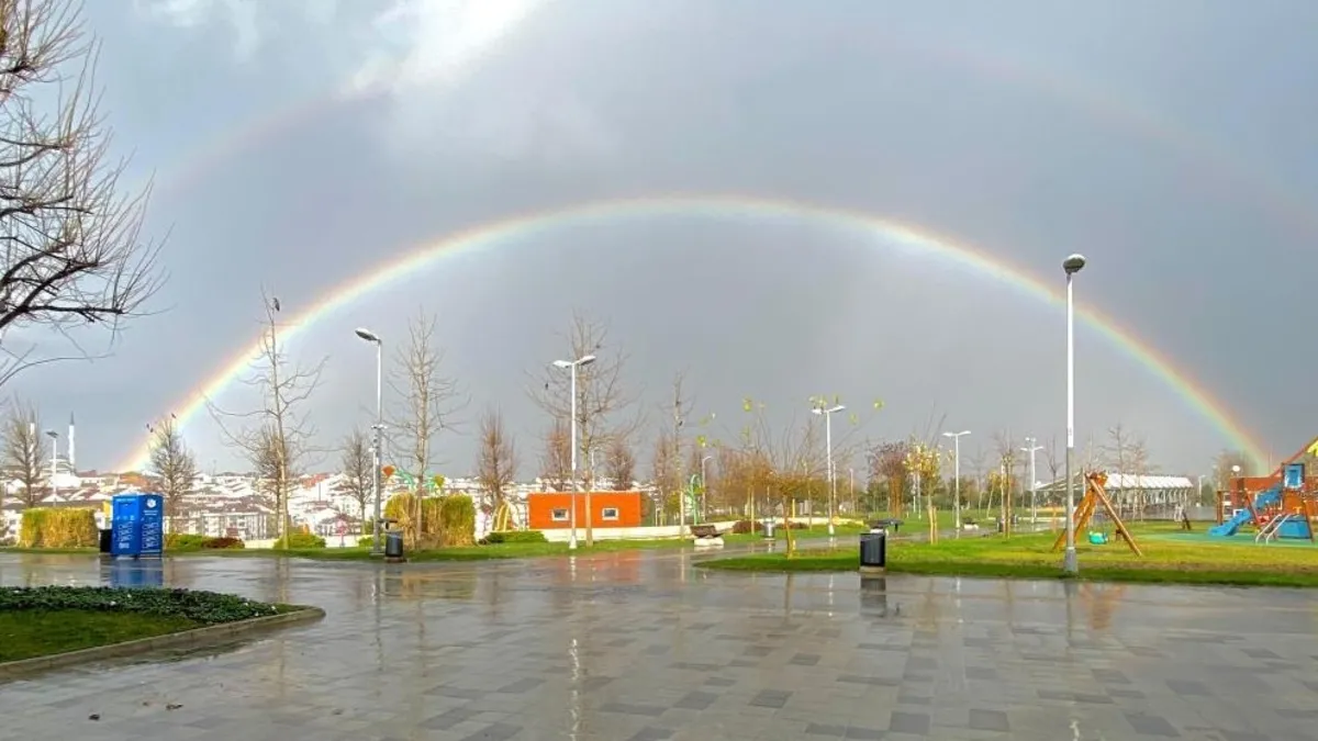 İstanbul'da mest eden gökkuşağı manzarası