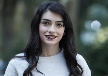 Hazar Ergüçlü kimdir?