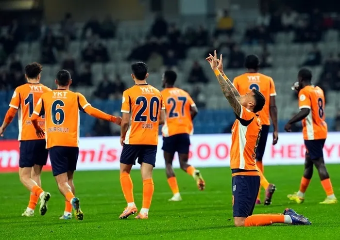Fenerbahçe zorlu Başakşehir deplasmanında! İşte muhtemel ilk 11’ler