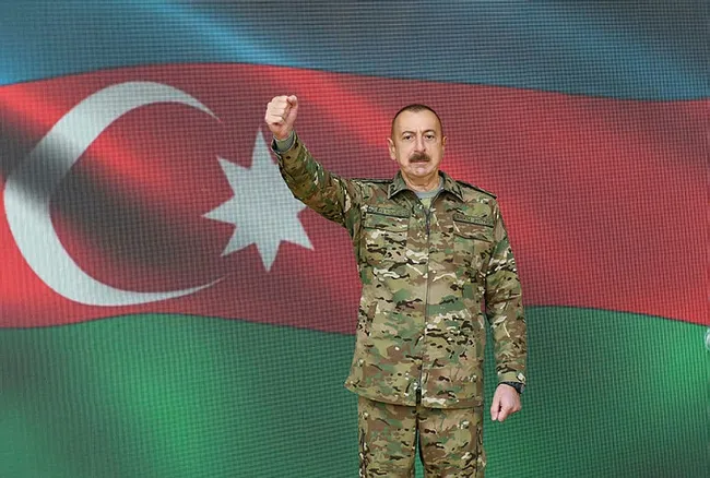 Aliyev böyle duyurdu: Paşinyan anlaşmayı sıçan gibi imzalayacak