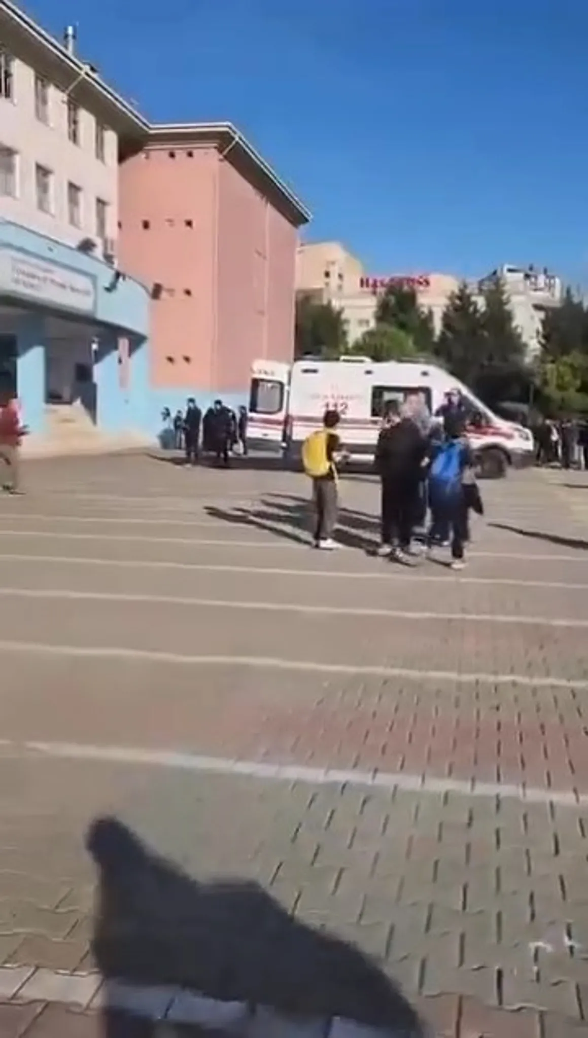 Başakşehir'deki okulda bıçaklı kavga: 1 öğrenci hayatını kaybetti, 7 öğrenci yaralandı! Sağlık durumları nasıl? MEB'den