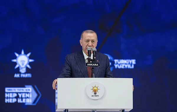 Recep Tayyip Erdoğan yeniden AK Parti Genel Başkanı! Teşekkür konuşmasında 31 Mart vurgusu: Boynumuzun borcu...