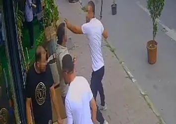 Tamiri beğenmedi! Telefoncuya saldırdı