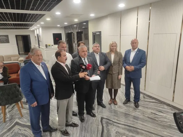 muhtarlardan-chp-ve-hdpnin-iddialarina-yalanlama-iftiralarla-karsi-karsiya-kaldik-1666212301167.jpg Muhtarlardan CHP ve HDP'nin iddialarına yalanlama: İftiralarla karşı karşıya kaldık - 1