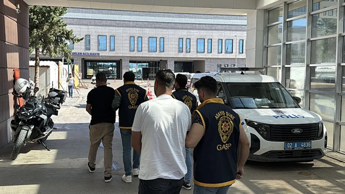 Adıyaman'da hareketli anlar! Husumetli 3 kişi adliye önünde silahlarla yakalandı