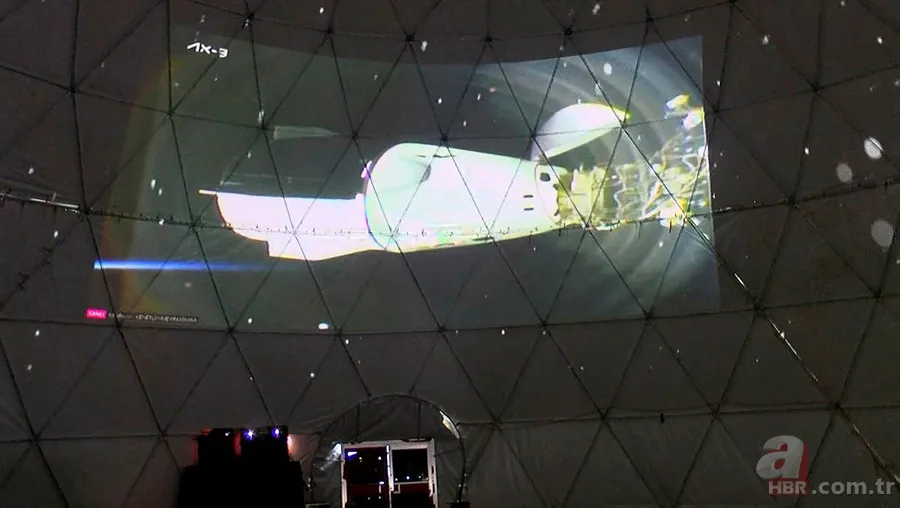 Türkiye o anlara kenetlendi! Alper Gezeravcı'yı taşıyan uzay aracının "kenetlenmesi" ilgiyle takip edildi 3