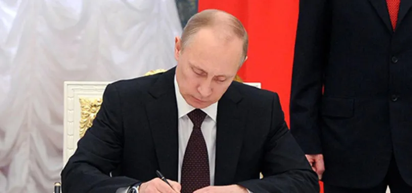 Putin imzaladı! Ukrayna'ya yaptırım geliyor..