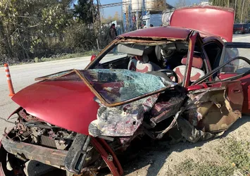 Burnu bile kanamadı! Feci kaza kamerada