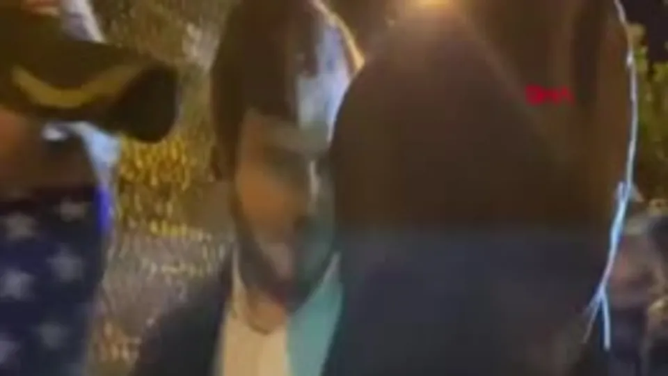 Başkanlık yarışında sokaklar karıştı! Trump ve Biden taraftarları arasında arbede