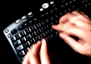 İran'da blog yazarına 444 kırbaç cezası