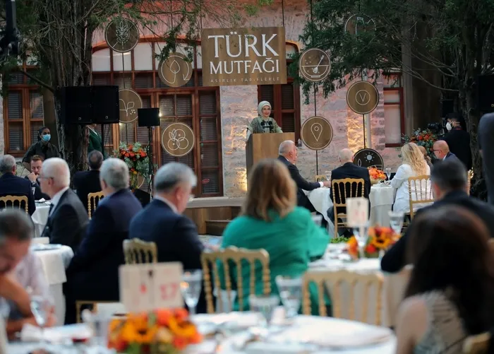 Emine Erdoğan: Gastrodiplomasi alanında yeni rekorlar kırabiliriz | "Asırlık Tariflerle Türk Mutfağı" kitabı tanıtıldı - 3