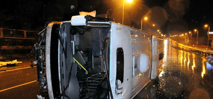 Kayseri'de işçi servisi devrildi: 19 yaralı