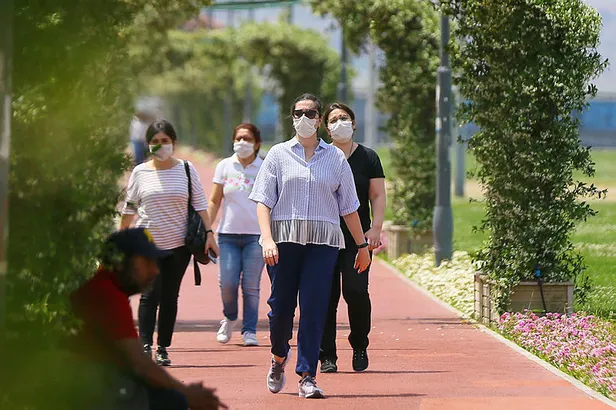 Okullarda maske zorunluluğu kalkacak mı? Bayramdan sonra okullarda maske yasağı bitecek mi? Son gelişmeler...