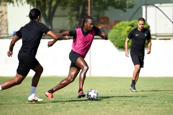 Süper Lig ekibinde flaş ayrılık! Sözleşmesi feshedildi - 1