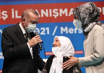 Başkan Erdoğan'a Mersin'de sevgi seli! 107 yaşındaki Fikriye Çam'dan yüreklere dokunan dua