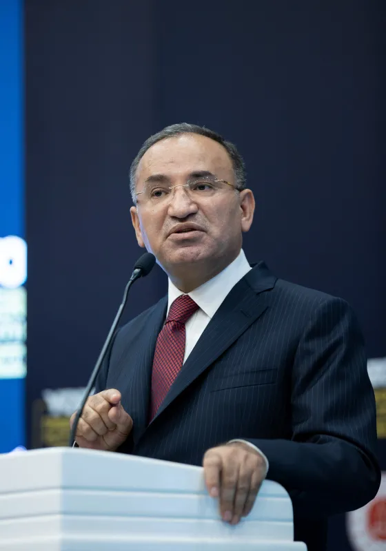 son-dakika-adalet-bakani-recep-tayyip-erdoganin-adayligi-yasaldir-1656010069700.jpg Son dakika: Adalet Bakanı: Recep Tayyip Erdoğan'ın adaylığı yasaldır - 1