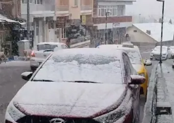 Tunceli'de nisan ayında kar yağışı