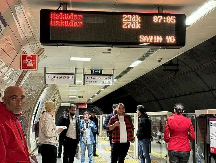 uskudar-samandira-metrosunda-ariza-seferler-aksadi-1713765736507.jpeg Üsküdar-Samandıra metrosunda arıza! Seferler aksadı - 1