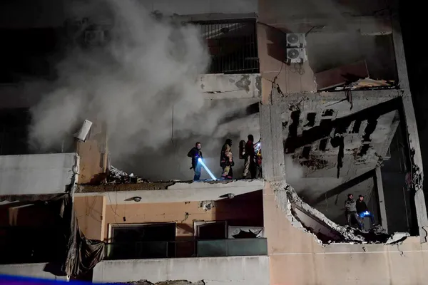 lubnan-resmi-haber-ajansi-duyurdu-israil-beyrutta-bir-ofisi-patlatti-1704219102470.jpg Katil İsrail'den Lübnan'da suikast! Hamas yöneticilerinden Aruri öldürüldü! Çok sayıda ölünün olduğu saldırının perde arkası... - 12