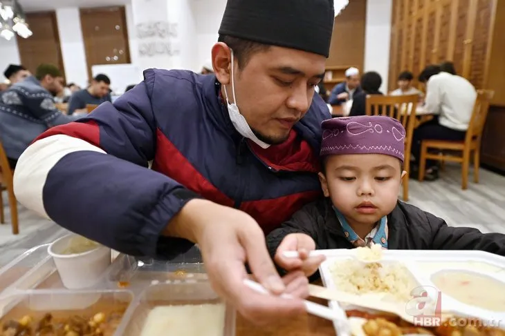 Japonya’daki Müslümanlardan Tokyo Camii’nde ramazan coşkusu