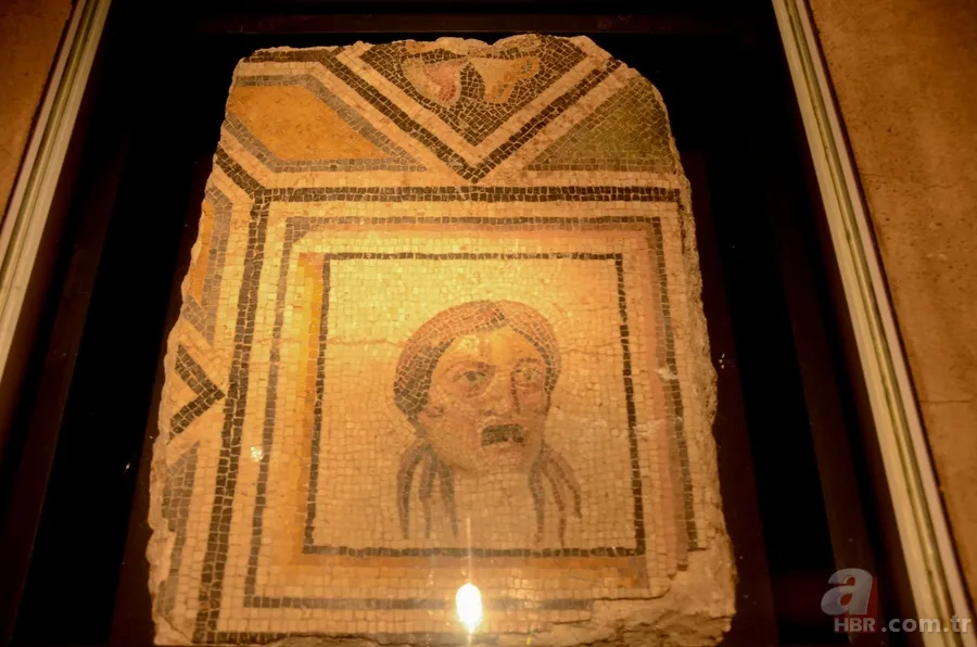 'Çingene Kızı' mozaiği Türkiye'ye getirildi 14