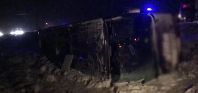 Sivas-Erzincan karayolunda yolcu otobüsü devrildi! Çok sayıda yaralı var