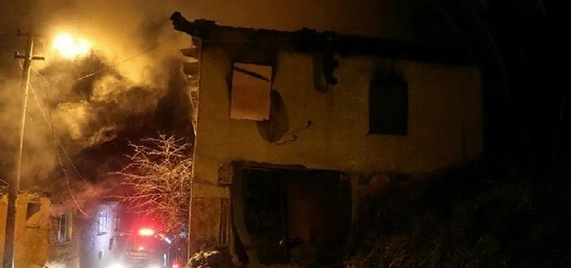 Benzinle soba yakmak isterken evini yaktı