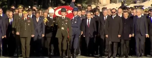 Son dakika: Başkan Erdoğan’dan Atatürk’ün vefatının 81'inci yılında Anıtkabir’e ziyaret - 1