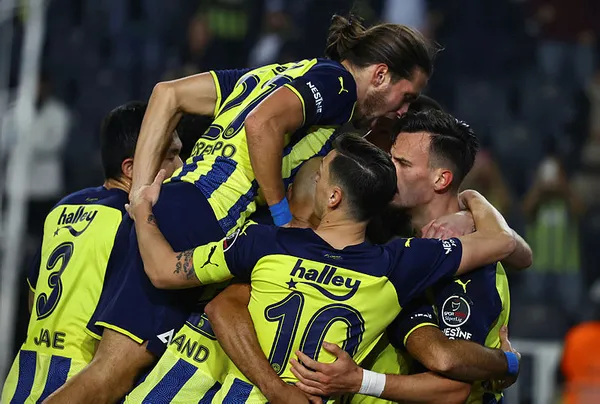fenerbahce-4-caykur-rizespor-0-mac-sonucu-fenerbahce-4-golle-kazandi-1638727498055.jpg Fenerbahçe: 4 - Çaykur Rizespor: 0 MAÇ SONUCU | Fenerbahçe 4 golle kazandı - 3